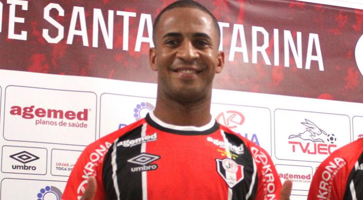 Meia jogou a Série B do ano passado pelo Joinville. Foto: Divulgação/Joinville