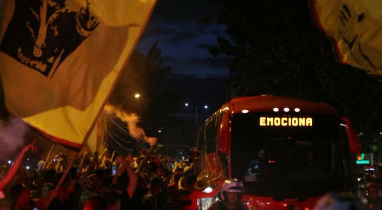 Torcedores repetirão a Avenida Rubro-negra para recepcionar os jogadores. Foto: Anderson Freira/Sport Club do Recife