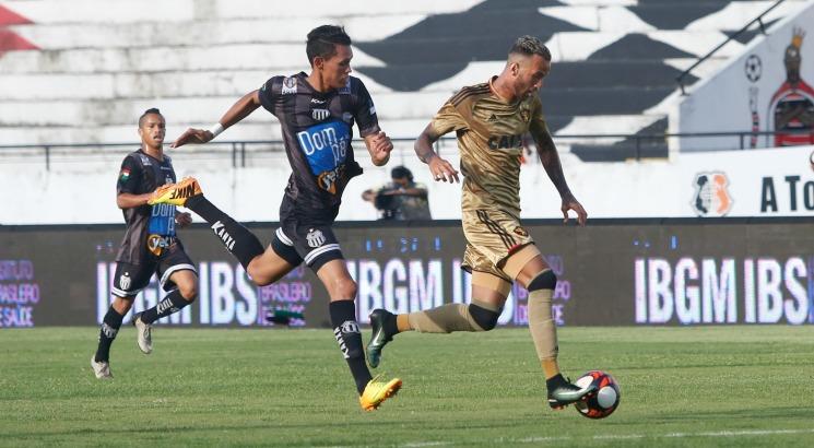 Leandro Pereira fez o segundo gol do Sport. Foto: Guga Matos/JC Imagem