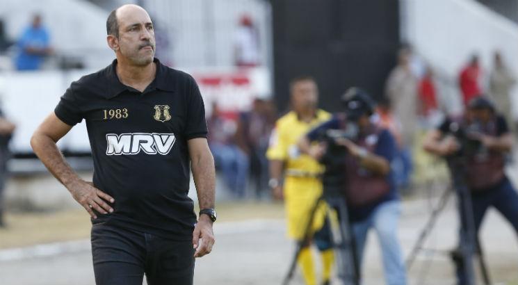 Vinícius Eutrópio começou a temporada no Santa Cruz, e hoje é técnico da Chapecoense. Foto: Diego Nigro/JC Imagem