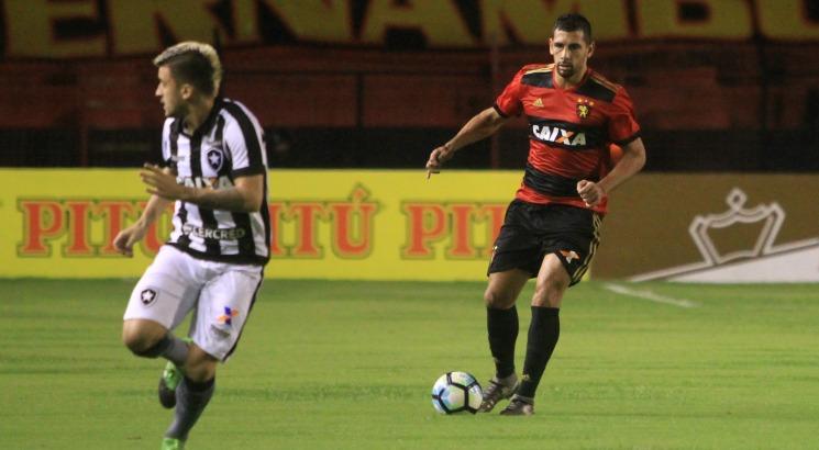 Diego Souza já acertou a saída amigável do Botafogo. Foto: Guga Matos/JC Imagem