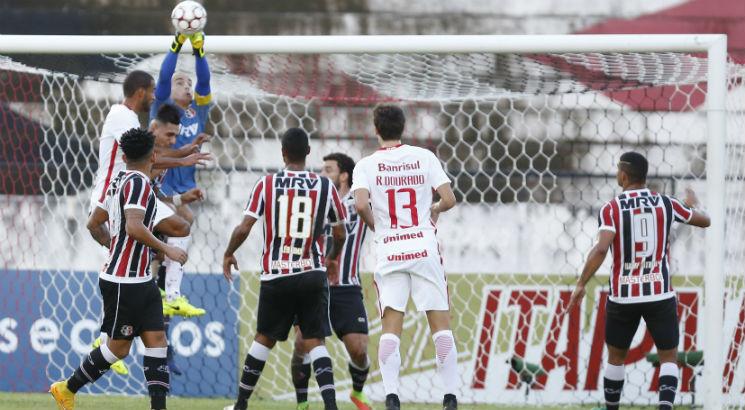 Santa Cruz vem de uma vitória fora e um empate em casa. Foto: Diego Nigro/JC Imagem