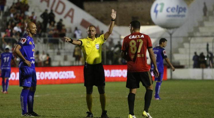 Sport teme ser prejudicado e pede árbitro FIFA. Foto: Diego Nigro/JC Imagem.