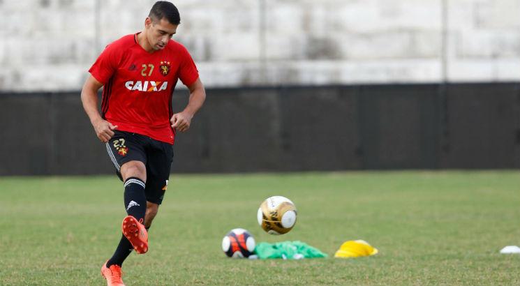 Jogador poderá enfrentar o Santos nesta quinta-feira (19). Foto: Diego Nigro/JC Imagem.