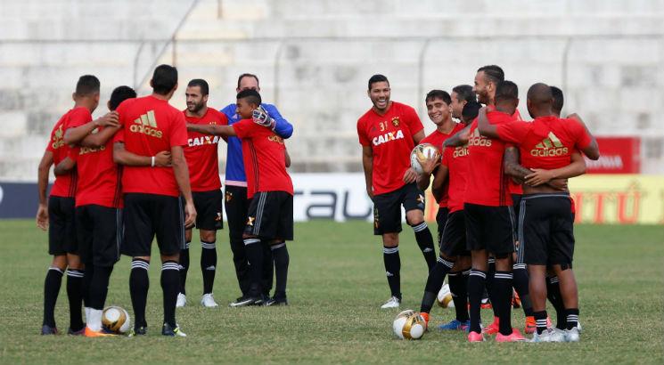Equipe chegou em Salgueiro na terça-feira (27) para  a partida contra o Carcará. Foto: Diego Nigro/JC Imagem