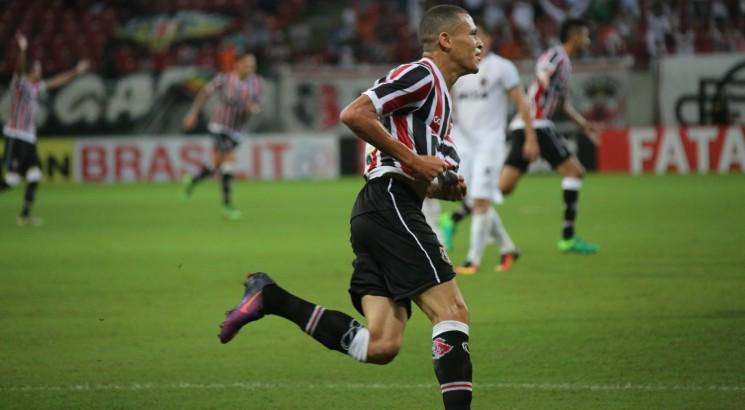 João Paulo foi autor do segundo gol. Foto: Alexandre Gondim/JC Imagem