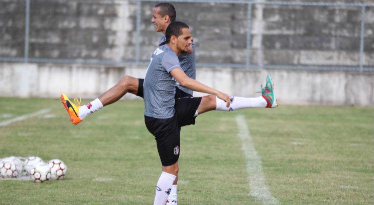 Tricolor luta contra o rebaixamento na Série B. Foto: Rodrigo Baltar/Santa Cruz
