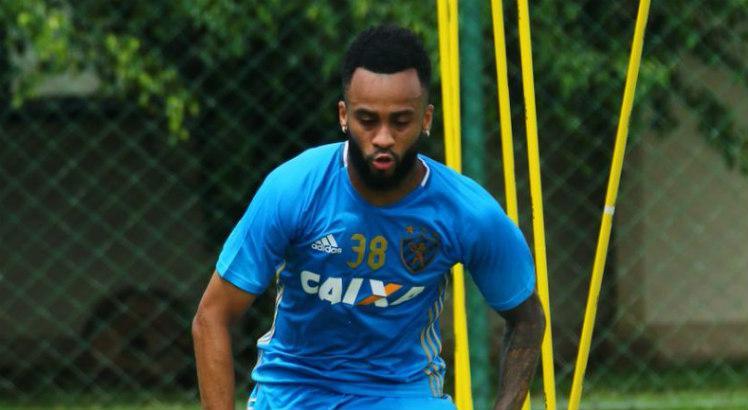 Meia vai defender o Sport até o fim da Série A. Foto: Williams Aguiar/Sport Recife