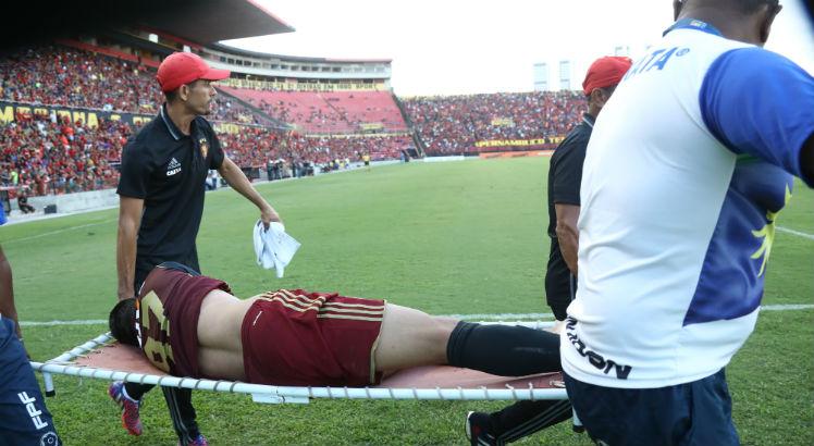 Jogador se machucou contra o Avaí. Foto: Alexandre Gondim/ JC Imagem.