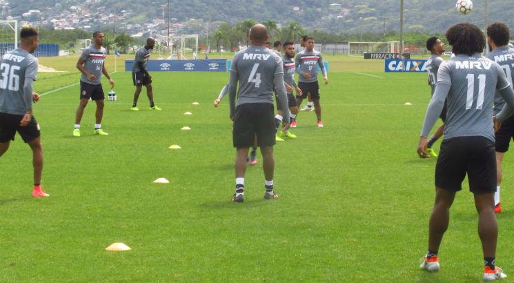 Equipe treinou no CT do Avaí, nesta sexta-feira (13). Foto: Santa Cruz Futebol Clube