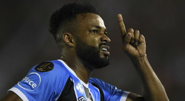 Fernandinho foi rejeitado duas vezes pelo Tricolor e uma vez pelo Alvirrubro pernambucano. Foto: EITAN ABRAMOVICH / AFP