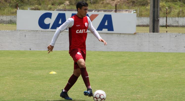 Cal Rodrigues sente necessidade de melhorar na resistência física para a próxima temporada. Foto: Léo Lemos/Náutico