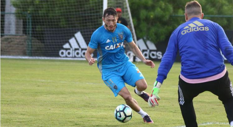 Sander é um dos sondados, Andrigo é o outro. Os dois podem ir para o futebol do exterior. Foto: Williams Aguiar/Sport Club do Recife