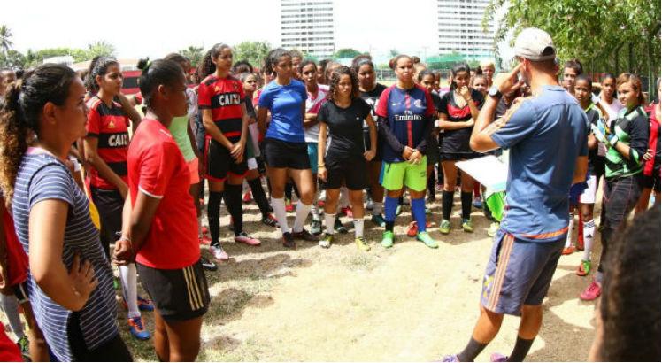 Peneira rubro-negra reuniu 94 meninas. Foto: Williams Aguiar/Sport