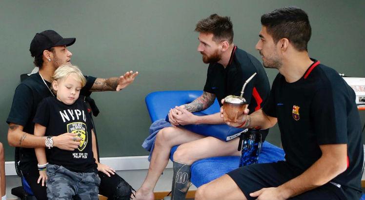 Os ex-companheiros de Barcelona, Messi e Suárez participam do amigo secreto. Foto: Instagram.