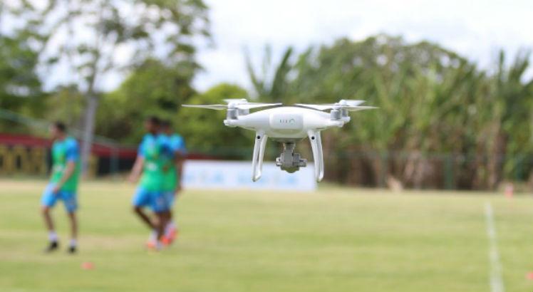 Um drone está sendo utilizado pelo departamento de análise de desempenho do Sport. Foto: Williams Aguiar/Sport Club do Recife