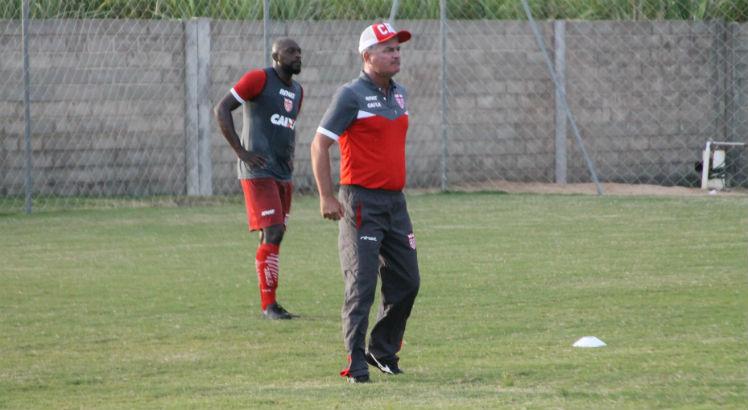 O ex-técnico do Sport e agora no CRB falou sobre a saída do time pernambucano da Copa do Nordeste. Foto: Douglas Araújo/CRB