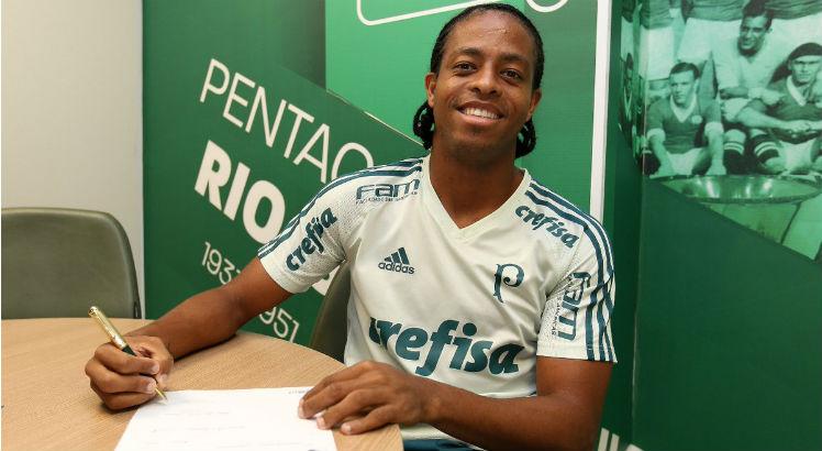 Atacante participou de nove jogos da campanha do título palmeirense antes de se transferir para o Pyramids. Foto: Divulgação/Palmeiras