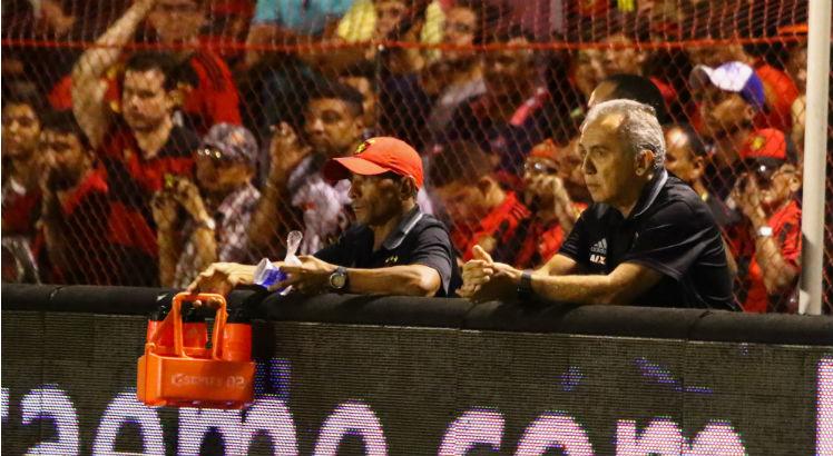Nelsinho Baptista estreou oficialmente com o empate sem gols diante do Flamengo de Arcoverde. Foto: Williams Aguiar/Sport