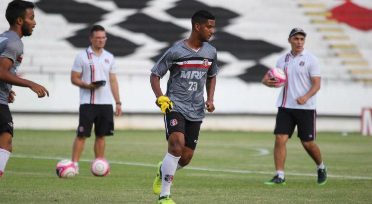 Vinícius foi citado pelo técnico tricolor. Foto: Divulgação/Santa Cruz