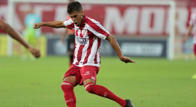 Gabriel Araújo atuou em 14 partidas com a camisa alvirrubra no ano. Foto: Alexandre Gondim/JC Imagem