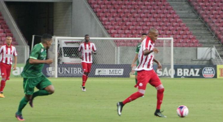 Rafael Assis deu dois passes para gol diante do Salgueiro. Foto: Léo Lemos/Náutico
