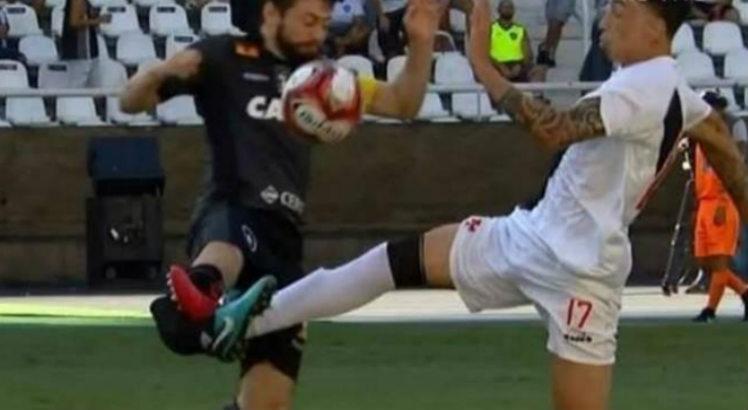Rildo estava no lance que fraturou a perna de João Paulo. Foto: Reprodução internet