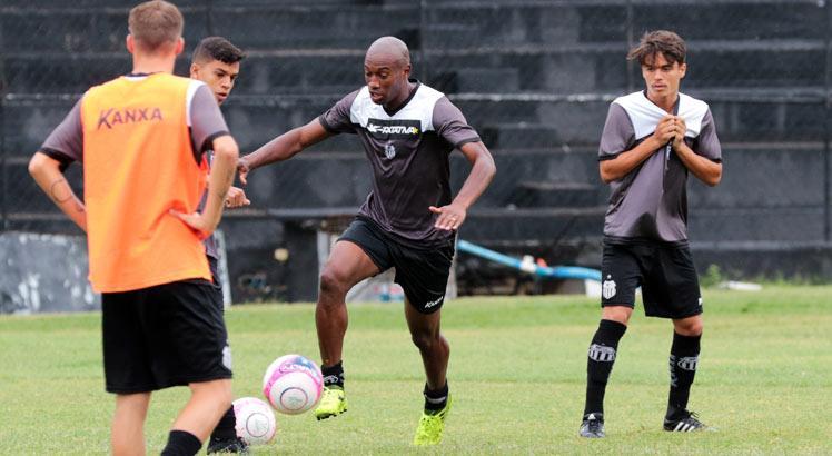 Alvinegro de Caruaru perdeu apenas uma partida no Estadual. Foto: Alexandre Gondim/JC Imagem