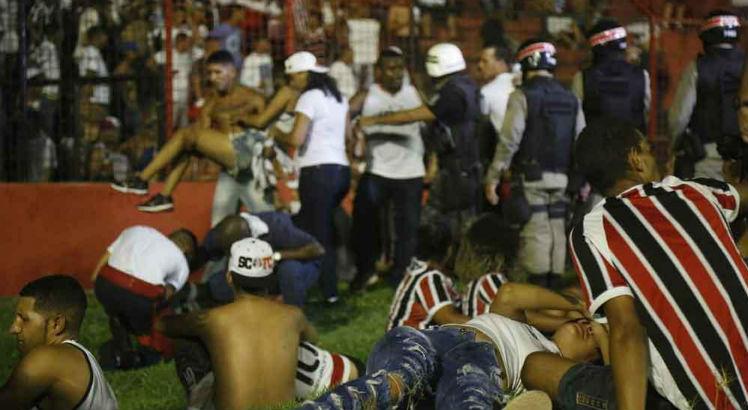 Clássico das Multidões foi um exemplo das dificuldades enfrentadas pelo torcedor nos estádios. Foto: Diego Nigro/JC Imagem