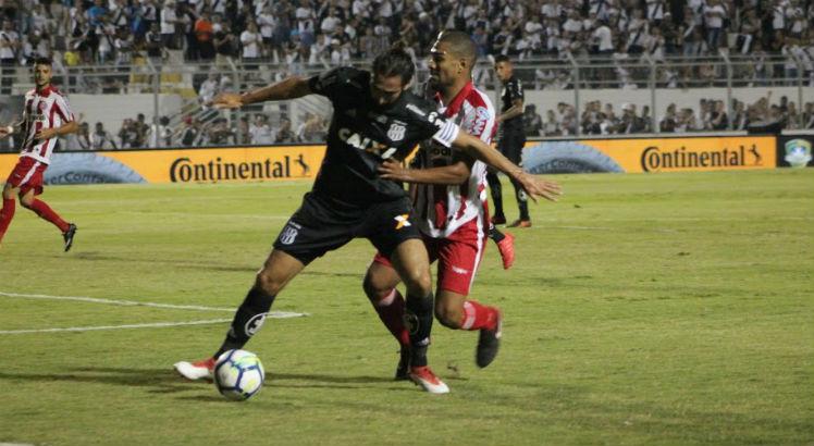 Náutico levou os três gols no primeiro tempo. Foto: Léo Lemos/Náutico