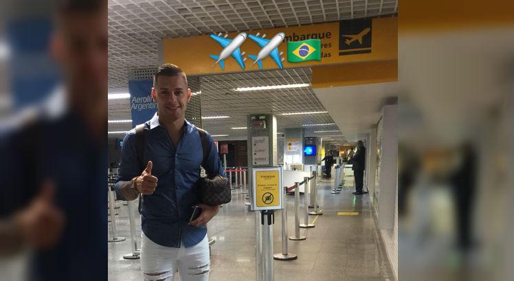 Jogador já chegou no Recife. Foto: Reprodução Twitter