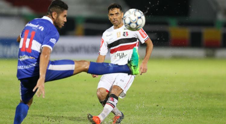 Carlinhos Paraíba, deave voltar ao time para jogar com Arthur Rezende e Willian Maranhão. Foto: Bobby Fabisak/JC Imagem