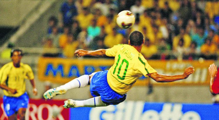 Pernambucano Rivaldo conquistou a Copa do Mundo de 2002. Foto: AFP