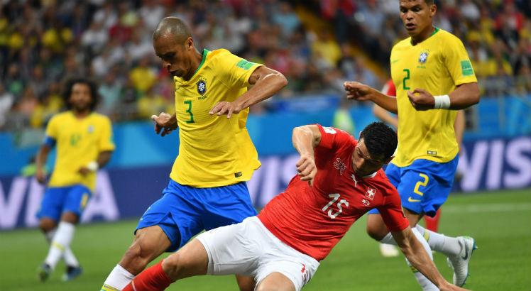 Na Copa do Mundo, zagueiro vestiu a braçadeira no confronto contra a Sérvia, em que o Brasil venceu por 2 a 0. Foto: AFP
