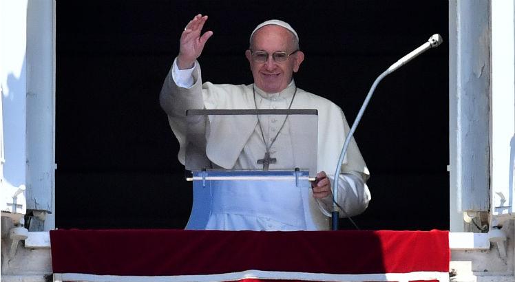 Papa é fanático por futebol. Foto: AFP