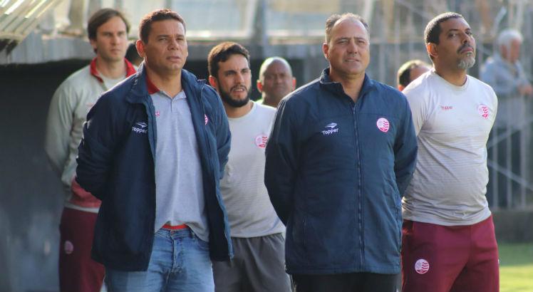 Márcio Goiano (d) e membros da comissão continuam observando alguns atletas dentro e fora do Brasil. Foto: Léo Lemos/ Clube Náutico Capibaribe.