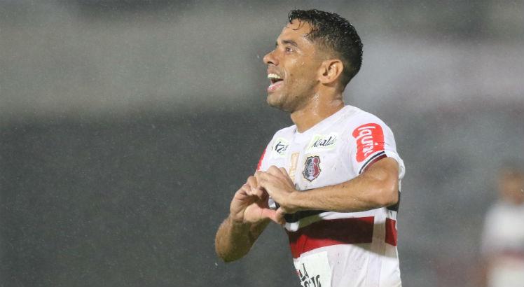 Carlinhos Paraíba disputou 13 jogos e dois gols pelo Santa Cruz em 2018. Foto: Bobby Fabisak/JC Imagem