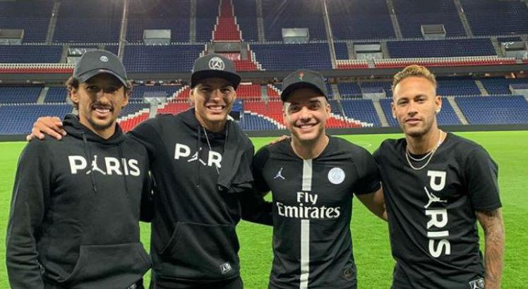 Wesley Safadão posou para foto com Marquinhos, Tiago Silva e Neymar no estádio do PSG, o Parque dos Príncipes. Foto: Reprodução/Instagram