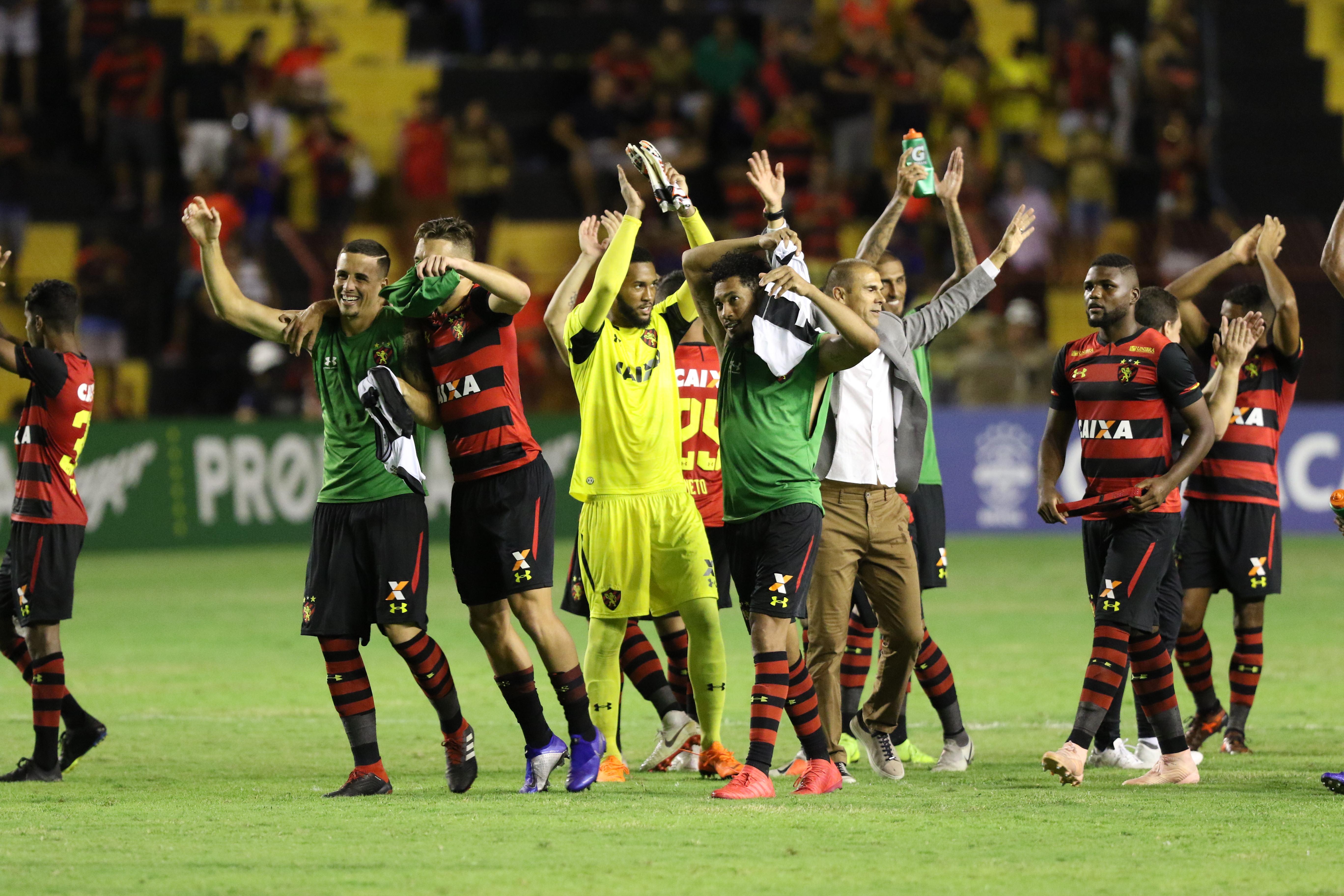 Leão também chegou a terceira vitória seguida na temporada pela primeira vez. Foto: Bobby Fabisak/JC Imagem