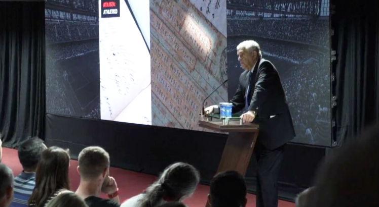 Presidente do Athletico, Mario Celso Petraglia defendeu a nova identidade visual. Foto: Divulgação/ TV CAP