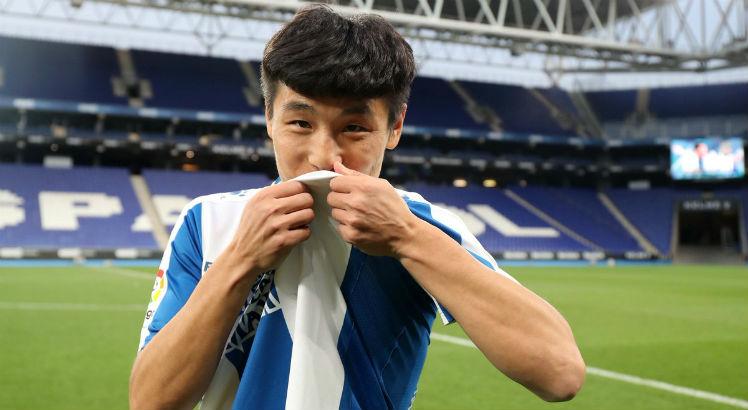 Atacante chinês chega ao Espanyol disposto 'a marcar gols'