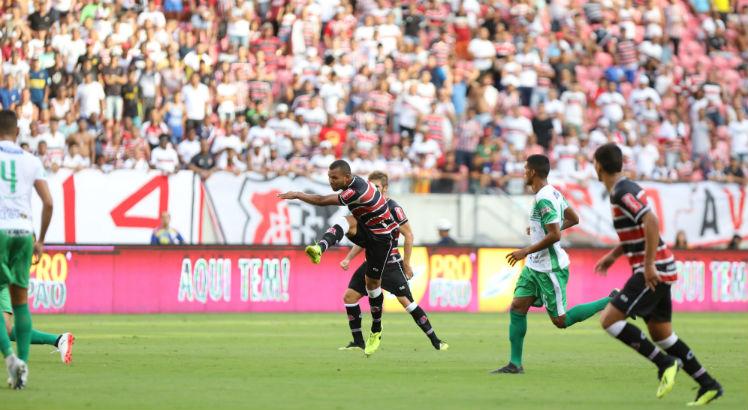 Vitão é o artilheiro da temporada, com dois gols. Foto: Alexandre Gondim/JC Imagem