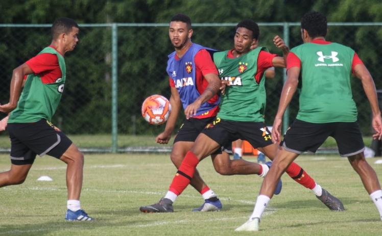 Sport vem usando vários garotos da base neste início de temporada. Foto: Williams Aguiar/Sport Club do Recife