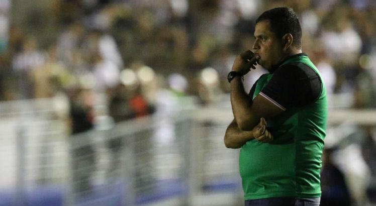 Leston Júnior perdeu o atacante Pipico nas vésperas da estreia. Foto: Diego Nigro/JC Imagem
