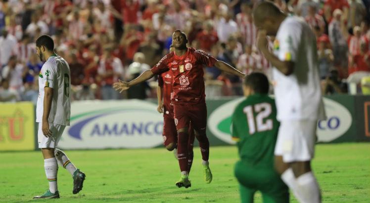 Robinho marcou o gol da virada. Foto: Alexandre Gondim/JC Imagem