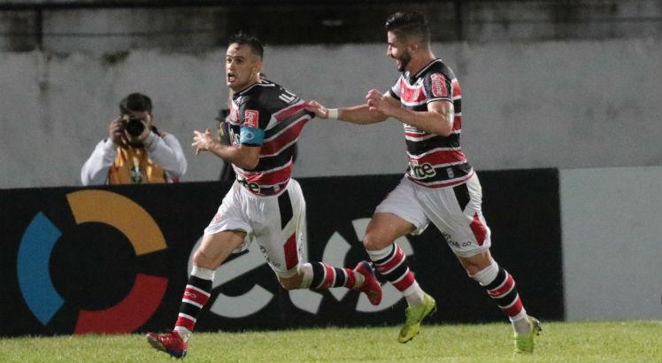 Pipico é a esperança de gols do Santa Cruz diante do Fortaleza. Foto: Alexandre Gondim/JC Imagem