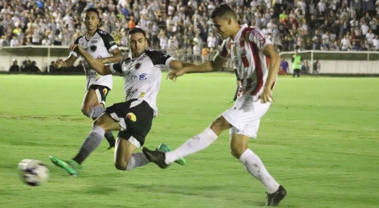 Botafogo-PB x Náutico disputaram a semifinal da Copa do Nordeste no ano passado. Foto: Léo Lemos/Náutico