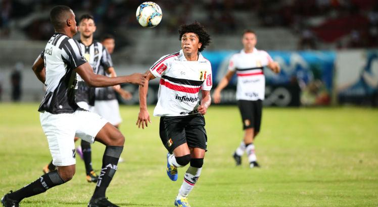 Misael foi contratado para reforçar o Santa Cruz na Série C do Campeonato Brasileiro. Foto: Bobby Fabisak/JC Imagem