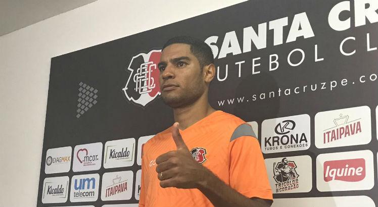 Daniel Costa estava no Joinville-SC antes de acertar com o Santa Cruz. Foto: Davi Saboya/JC