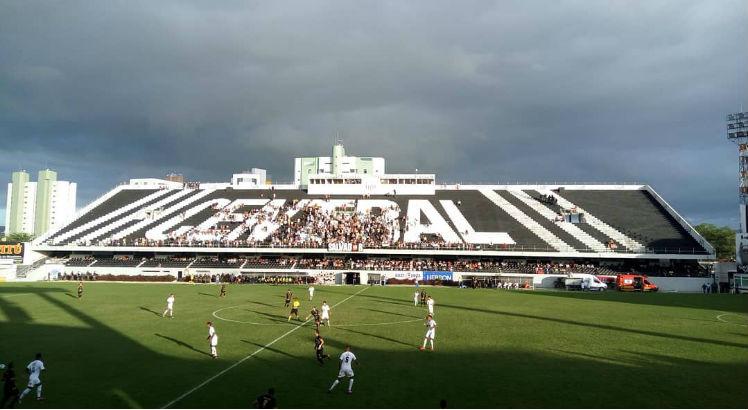 O estádio fica no centro de Caruaru. Foto: Divulgação/Central